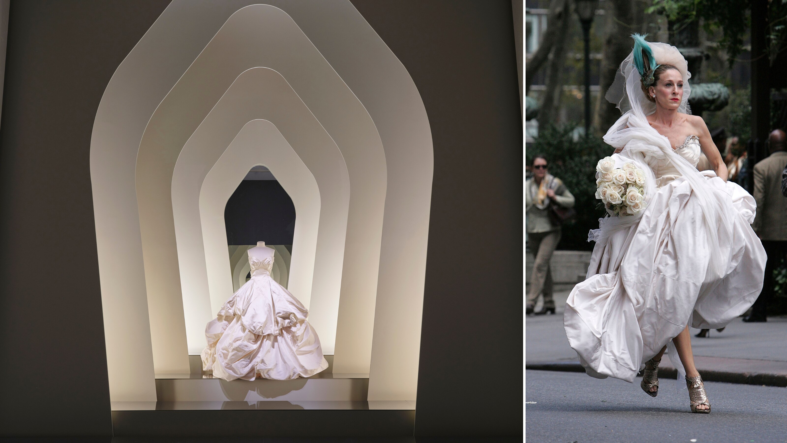 Composición de un vestido de novia en capas en una exposición, junto a una estatua de Sarah Jessica Parker corriendo por la calle.