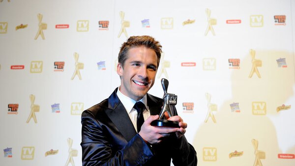 Hugh Sheridan wins Logie