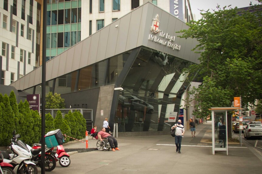 The front entrance of the Royal Melbourne Hospital.
