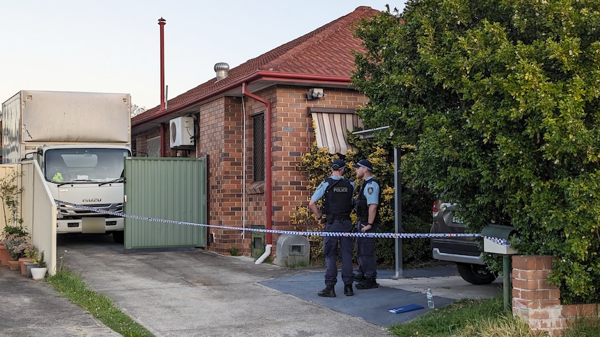Deux corps retrouvés dans une propriété du sud de Sydney, alors que la police enquête pour savoir si l’incident est lié à la violence domestique