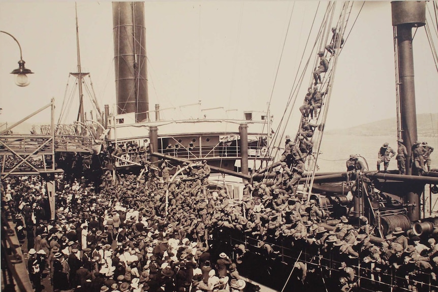Soldiers packing on to the A2 SS Geelong before departing Hobart in 1914.