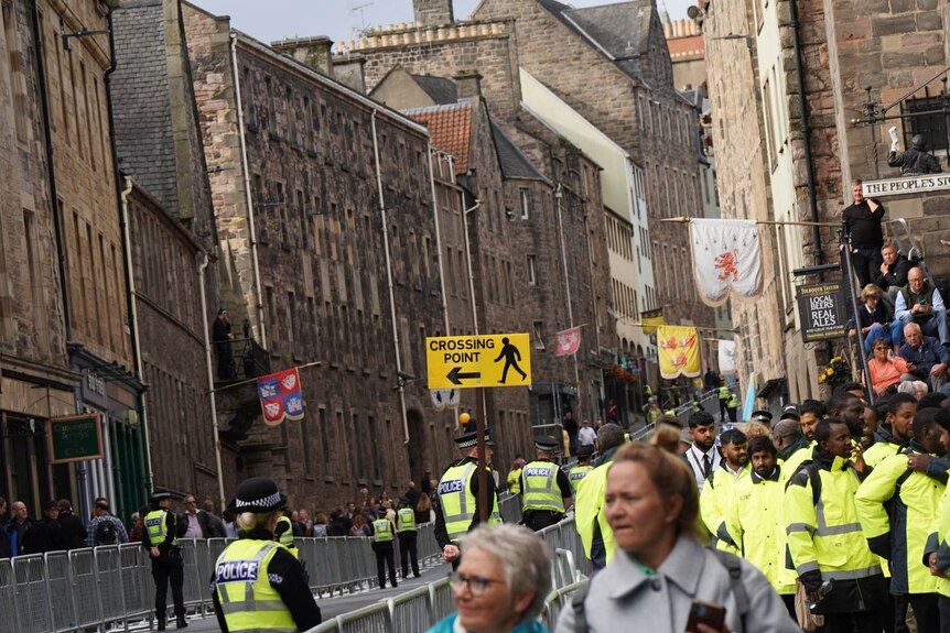 Looking up towards St Giles' Cathedral crowds and police start to gather.