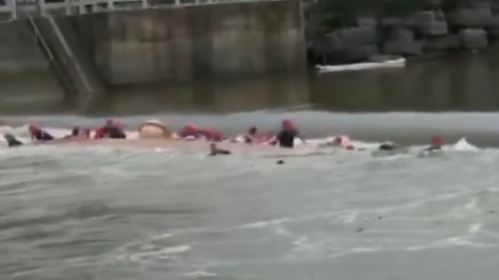 Chinese Dragon Boats Practicing To Race Capsize In River, Killing 17 ...