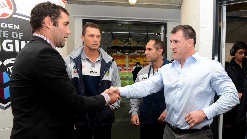 Smith and Gallen shake hands after toss
