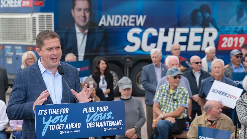 Conservative leader Andrew Scheer gives a speech to his supporters.