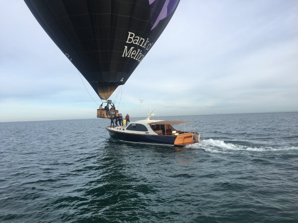 Hot air balloon in Port Phillip Bay