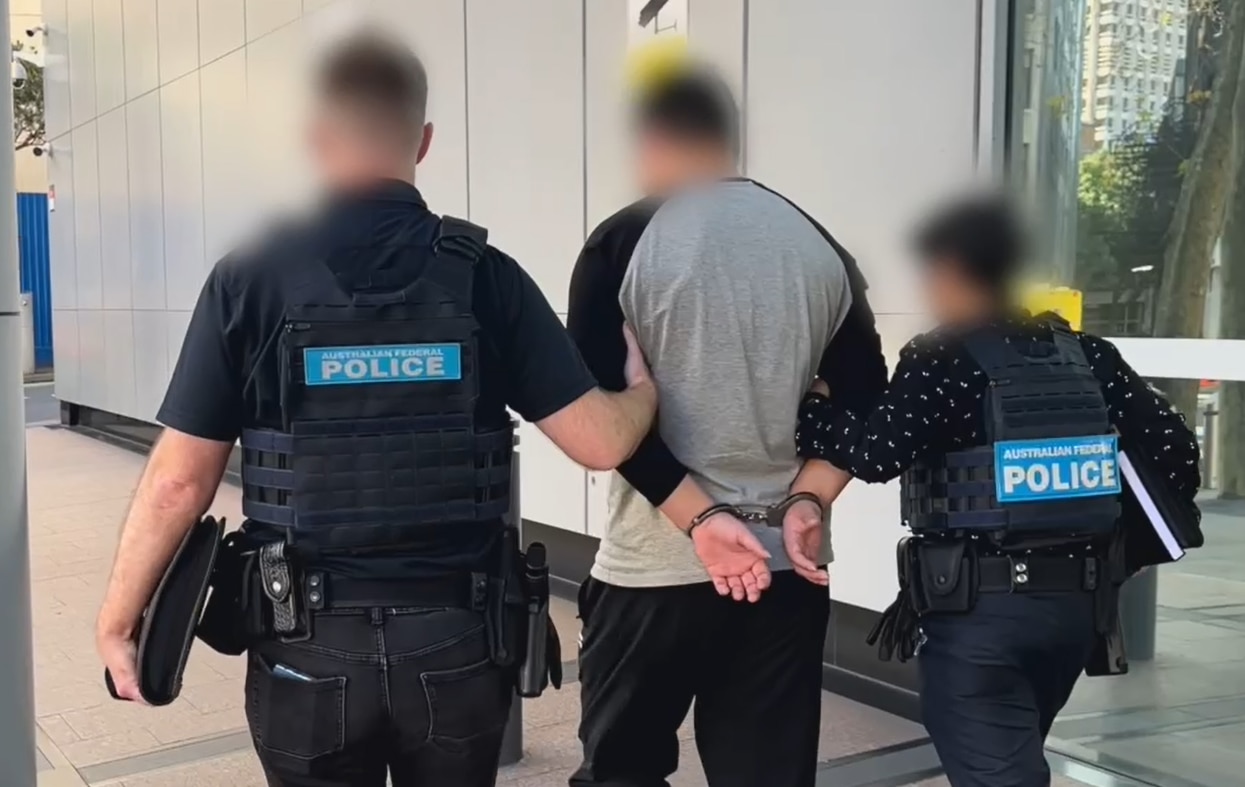 Chinese trio avoid jail after attempt to smuggle husband and boyfriend
