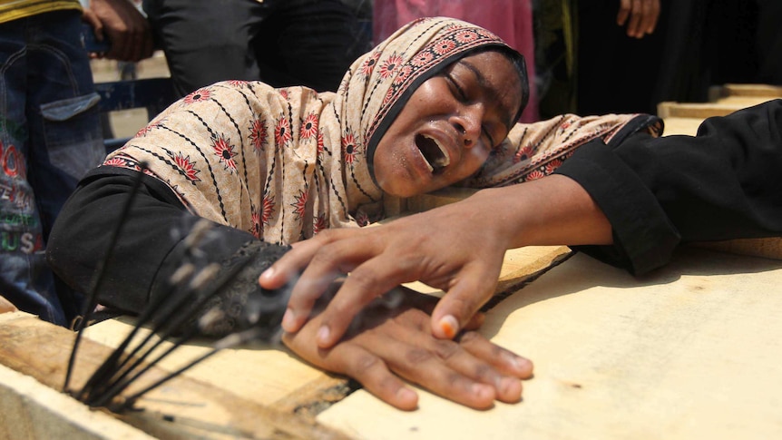 Relative in tears after seeing Dhaka factory-collapse victim's body
