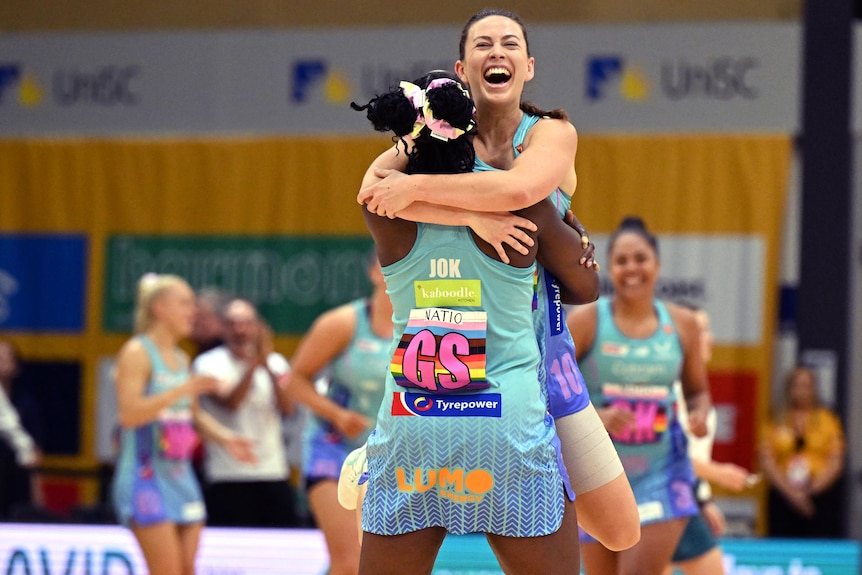 Sinclair jumps on Jok as they celebrate their first victory in Mavericks colours