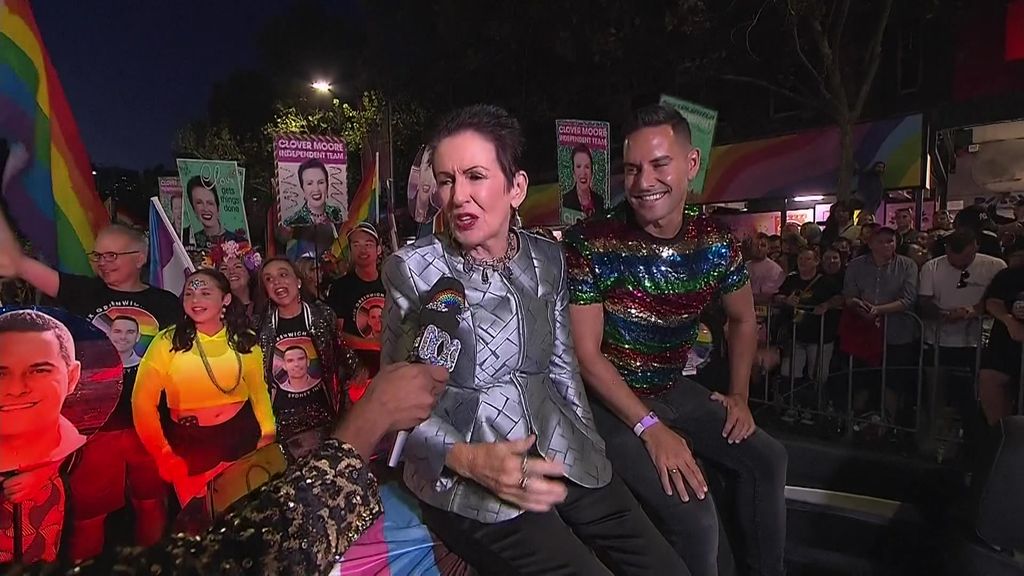 'Happy Mardi Gras': Lord Mayor of Sydney marches Oxford Street - ABC News