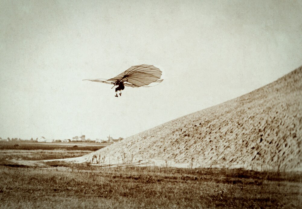 How Grafton's hang gliding pioneers made aviation history ABC News