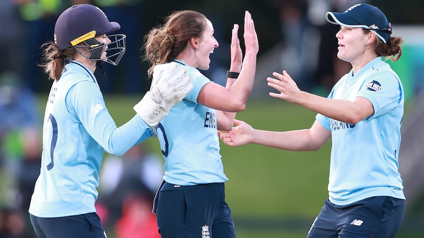 L’Angleterre affrontera l’Australie en finale de la Coupe du monde de cricket féminin après une victoire de 137 points contre l’Afrique du Sud