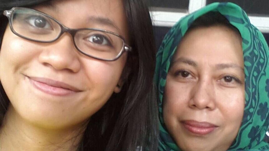 A selfie photo of Dayinta Dyah Anggana and Nurul Dyah Ayu Sitharesmi smiling.