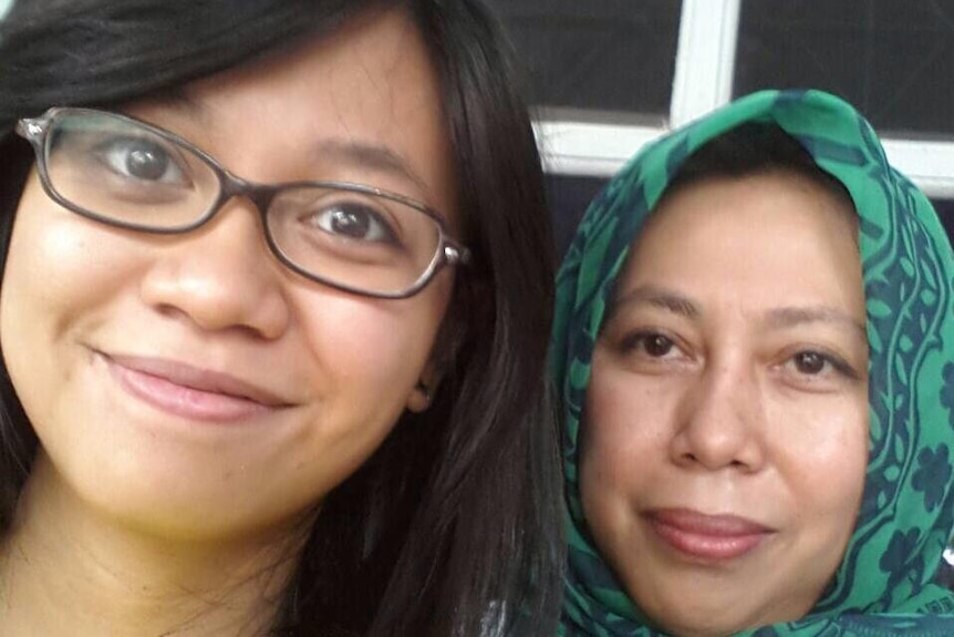 A selfie photo of Dayinta Dyah Anggana and Nurul Dyah Ayu Sitharesmi smiling.
