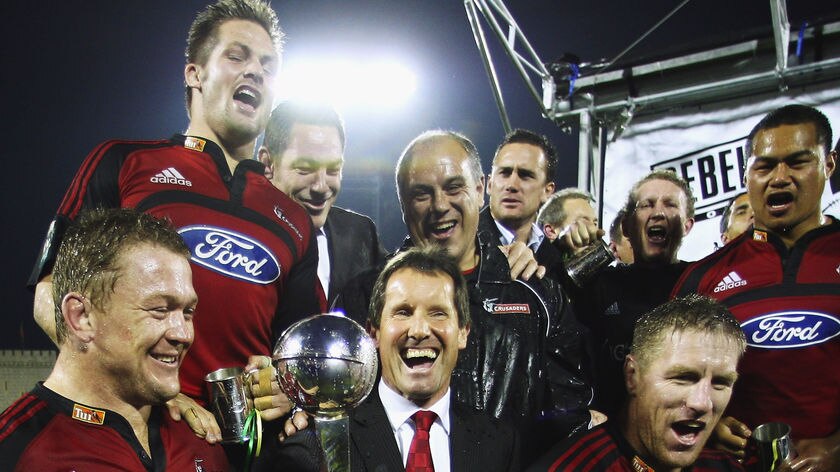 Robbie Deans holds the Super 14 trophy