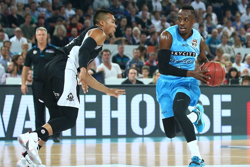 Cedric Jackson looks to pass against Melbourne United