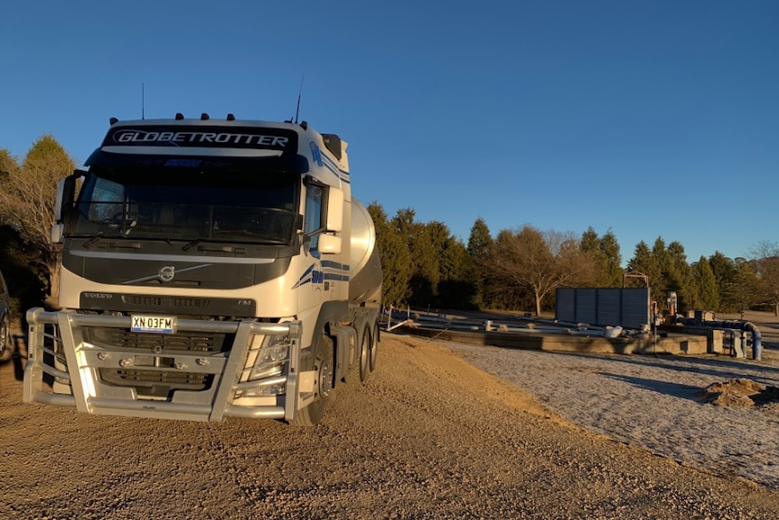 A truck delivers water to the NSW town of Guyra.