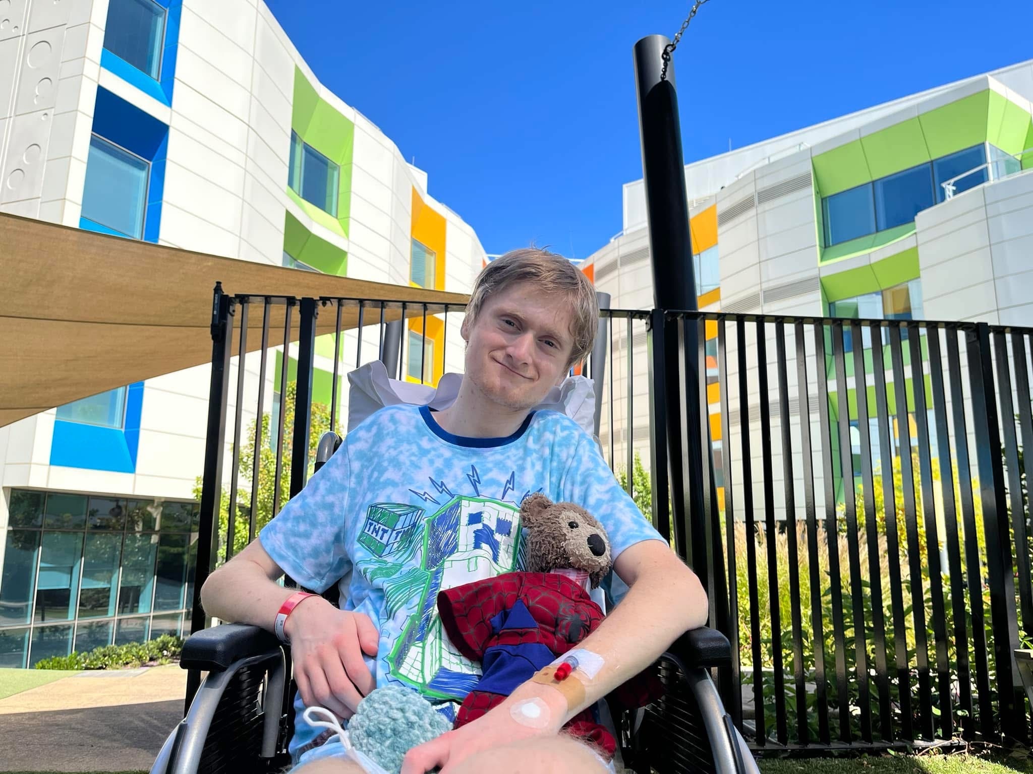 Ethan quando ele era um adolescente mais velho