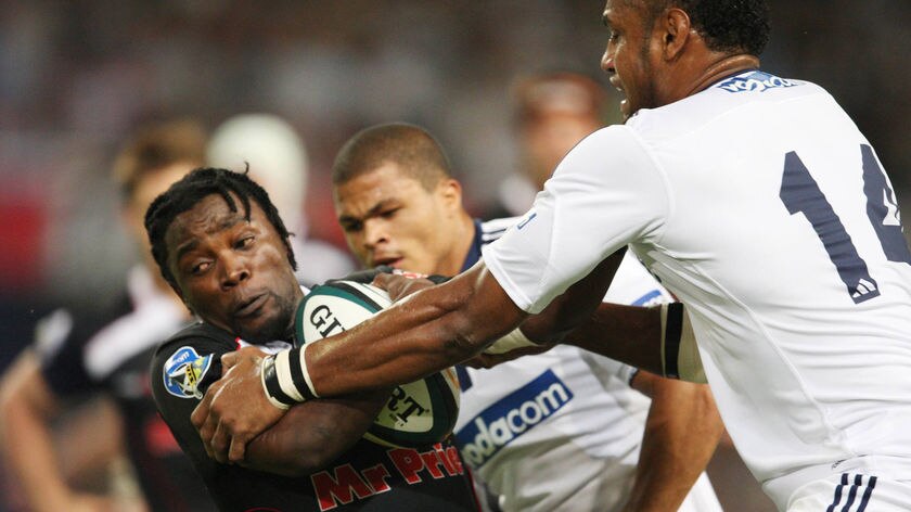 Mvovo looks for a gap against the Stormers