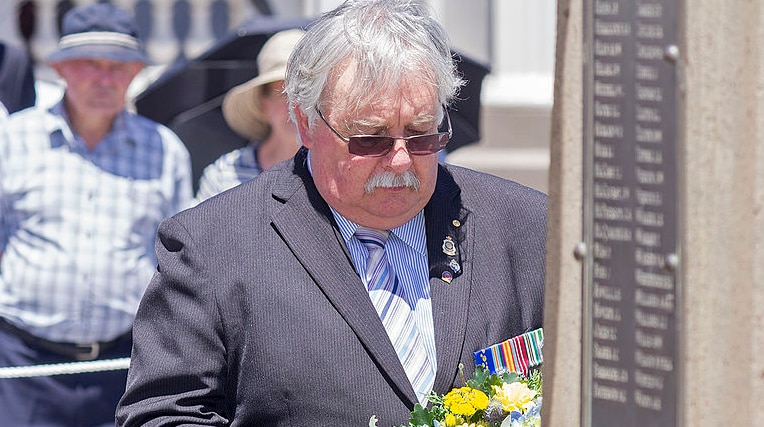 Former RSL NSW president Don Rowe lays a wreath.