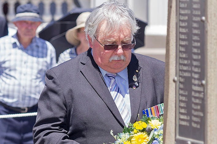 Former RSL NSW president Don Rowe lays a wreath.