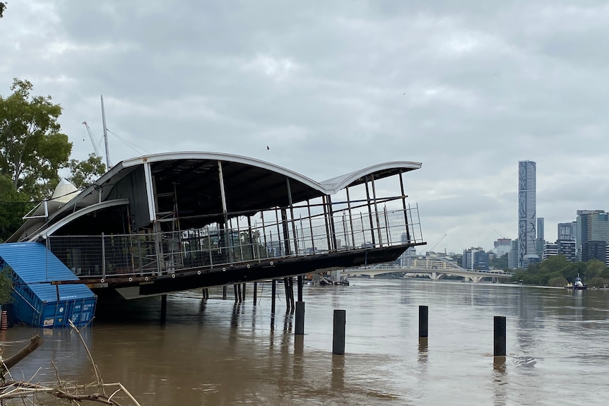 an image of the floating restaurant drift on the Brisbane river, damaged by flood