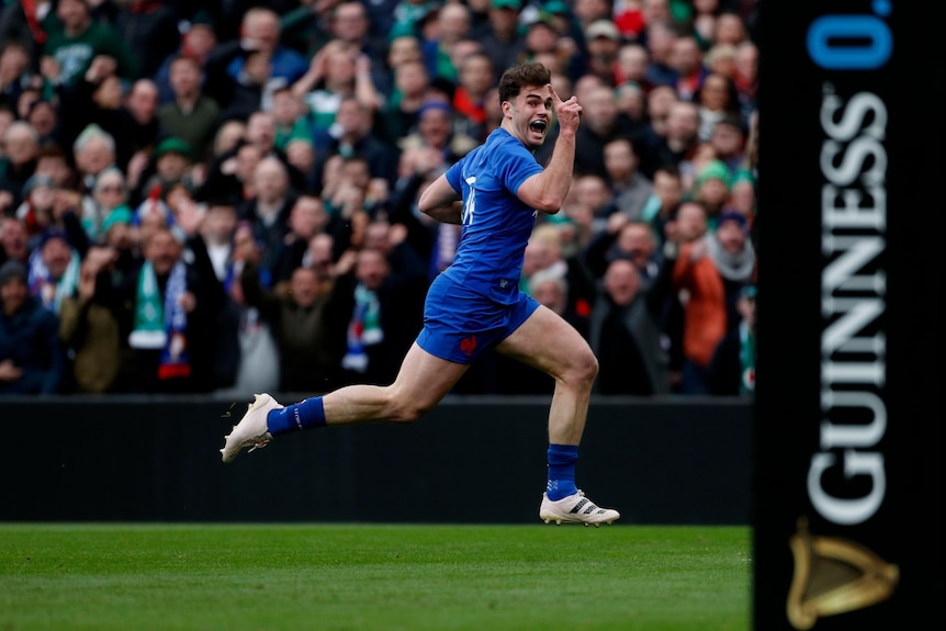 Damian Penaud runs in to score for France against Ireland