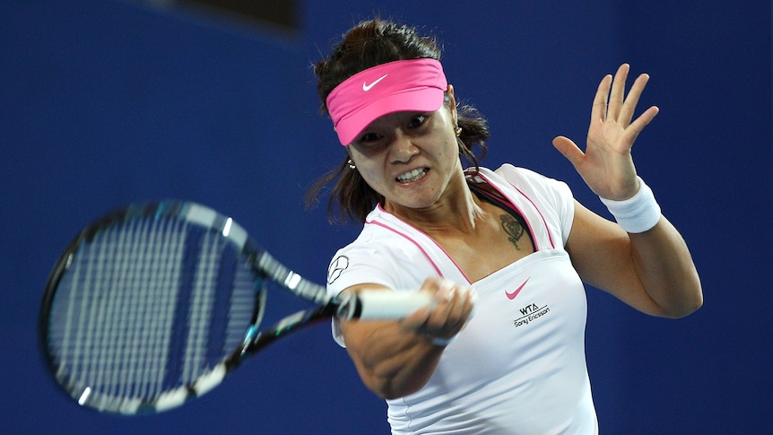 Tight contest ... Li Na plays a forehand during her match against Marion Bartoli (Paul Kane: Getty Images)