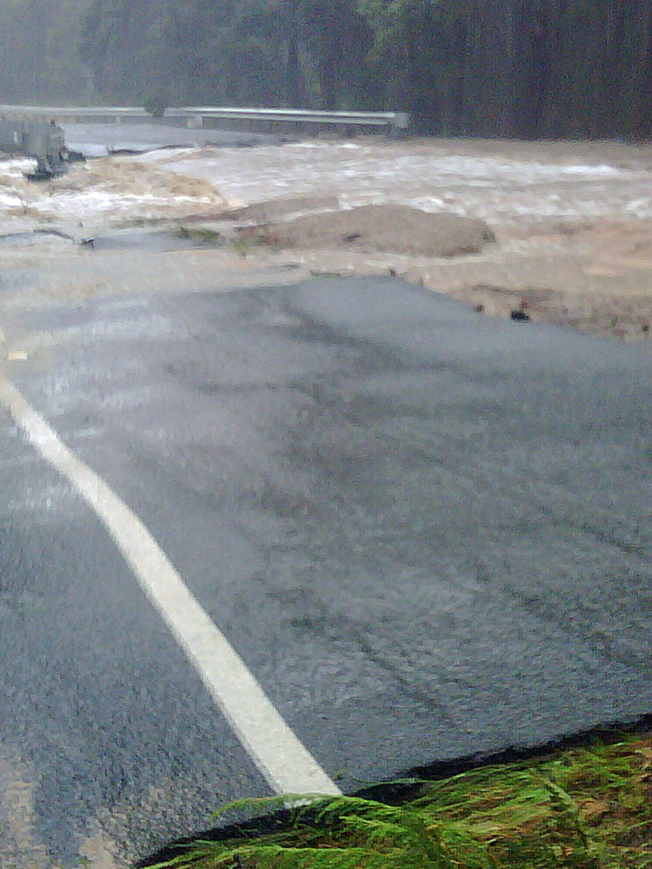 Evacuations as floods cut east coast town - ABC News