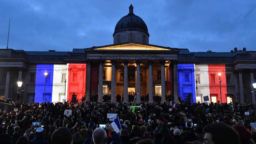 People rally at London's National Gallery