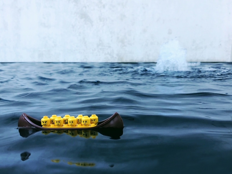 Plastic migration – Image: @legojacker