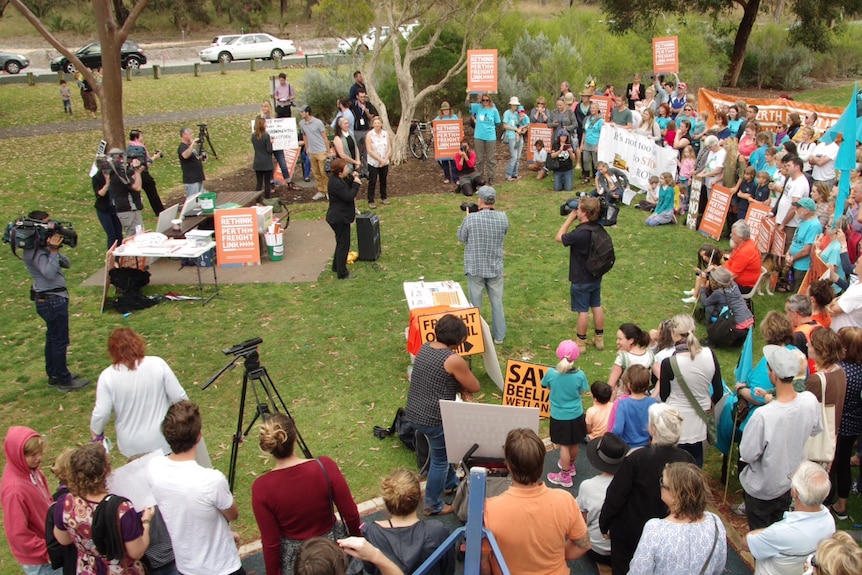 Beeliar protests against Roe 8