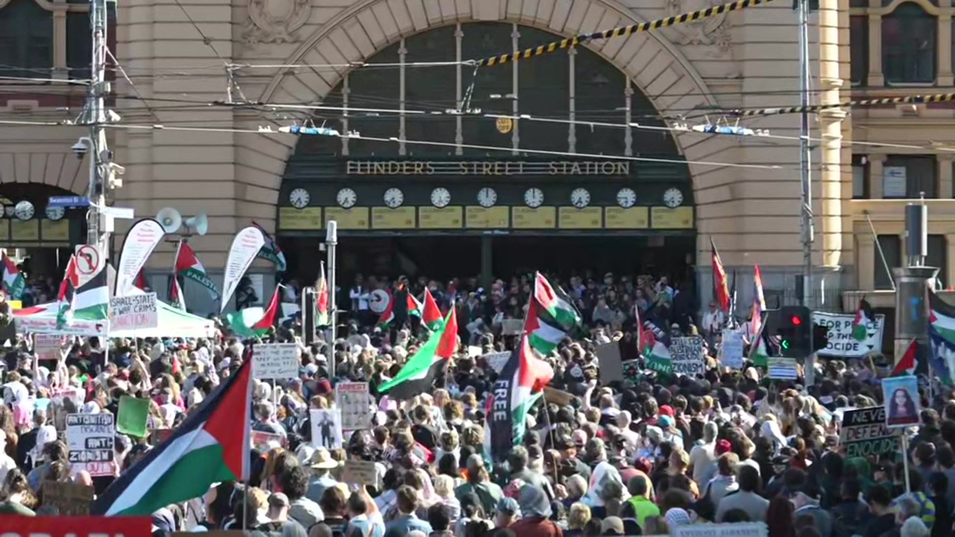 Protesters march through Melbourne's CBD as Isaac Herzog concludes visit