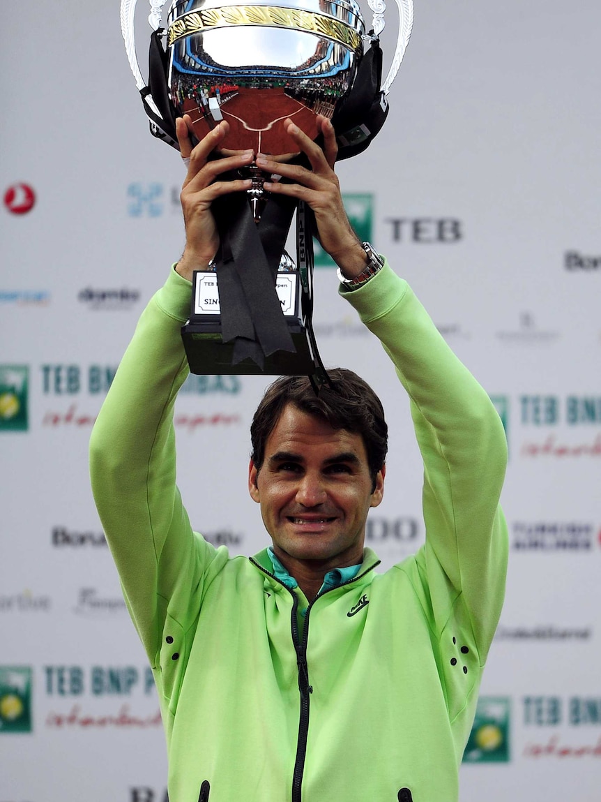 Federer lifts Istanbul Open trophy