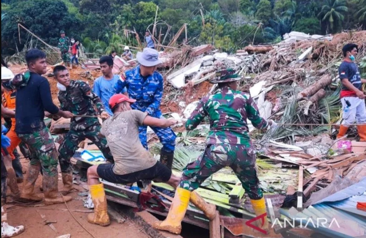 Pencarian 35 Orang Yang Hilang Karena Longsor Di Natuna Terus Dilakukan ...