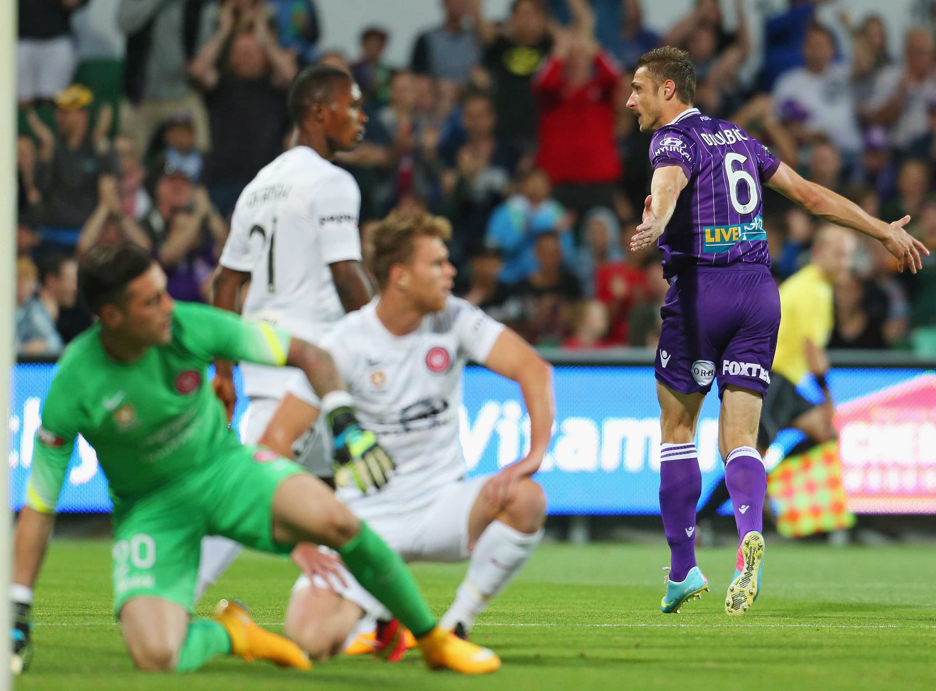 Perth Glory beat Western Sydney Wanderers 2-1 to reclaim top spot on A ...