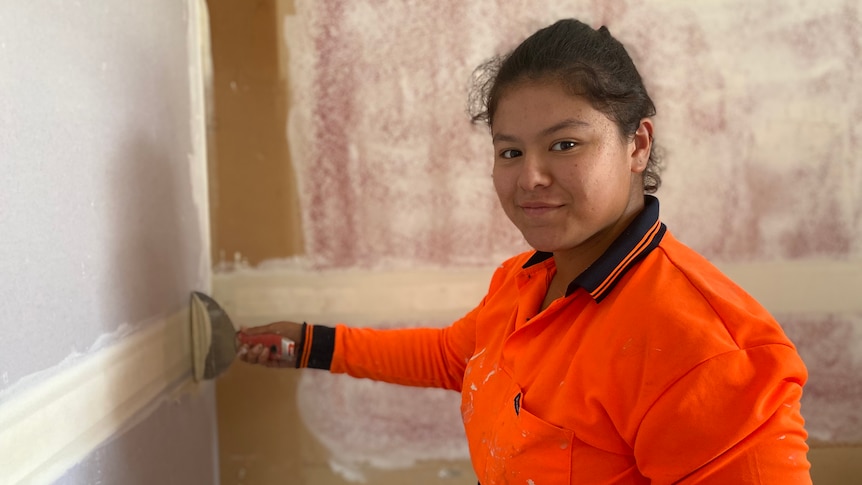 Des métiers féminins record dans le Queensland, mais le sexisme les éloigne des chantiers, selon un expert