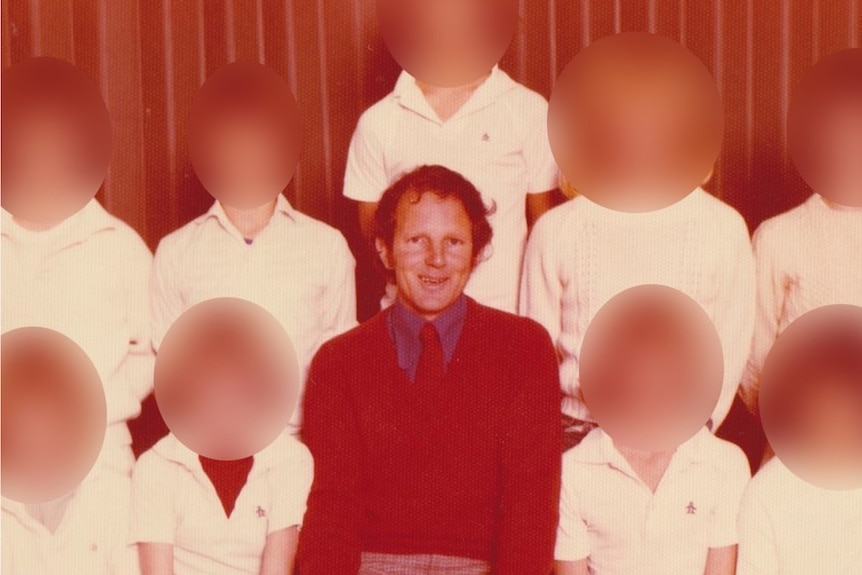 Darrell Ray poses for a photo with the 1976 Beaumaris Primary School cricket team.