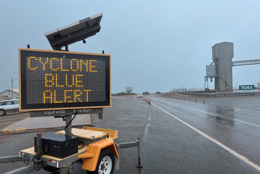Sign stating "Cyclone blue alert"