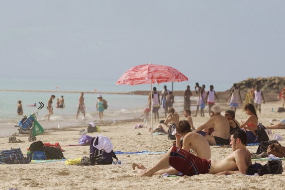 Generic heat wave pic of hazy beach scene at Adelaide's Glenelg beach in January 2009.