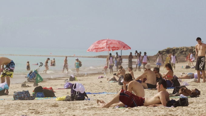 Generic heat wave pic of hazy beach scene at Adelaide's Glenelg beach in January 2009.