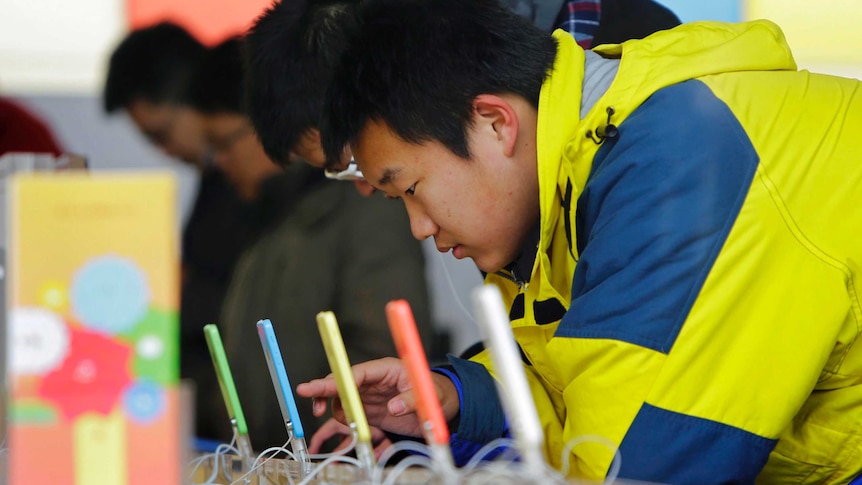 Customer in Apple store in Beijing