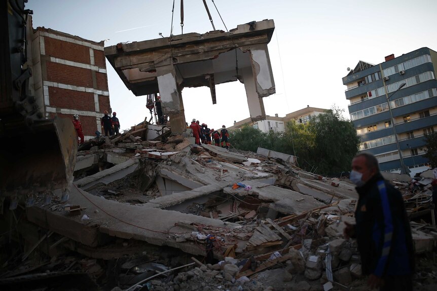 Turkey earthquake death toll rises as search for survivors under the