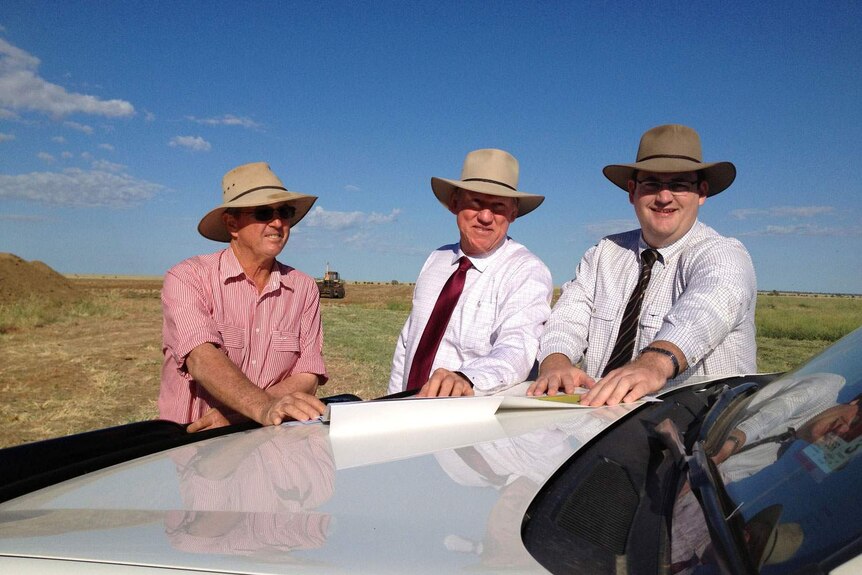 Flinders Deputy Mayor Ninian Stewart-Moore, Deputy Premier Jeff Seeney and Mines Minister Andrew Cripps in Hughenden.
