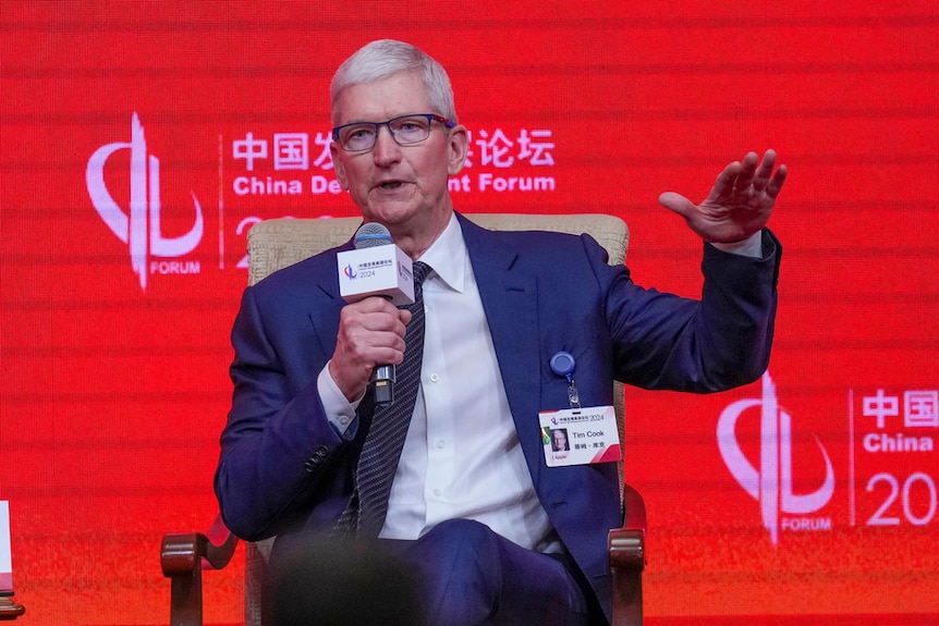 美国苹果公司首席执行官库克也出席了上个周末举行的中国发展论坛。