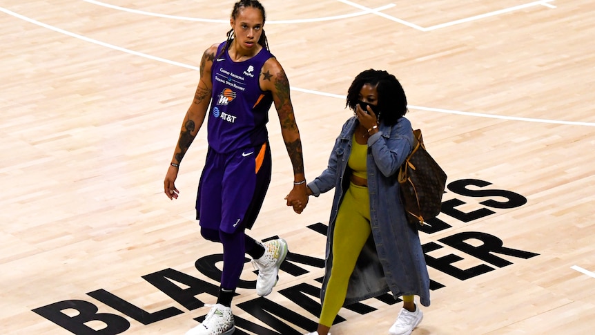 Brittney Griner Makes 11 Unanswered Calls To Wife From Jail In Russia With Us Embassy Unstaffed Abc News