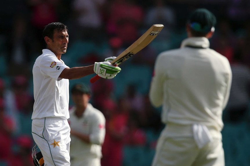 Younis Khan celebrates a ton at the SCG