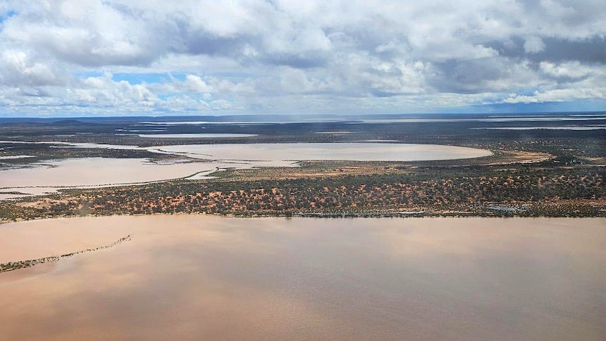 Sept personnes portées disparues dans les inondations alors que de fortes pluies s’abattent sur l’arrière-pays d’Australie occidentale