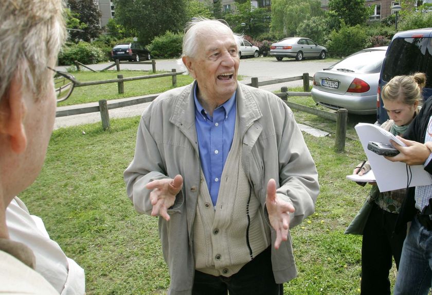 Hitler's bodyguard turns 90 - ABC News