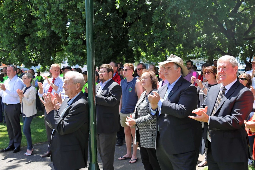 Liberal and Labor politicians turn out to support salmon farms at rally in Hobart